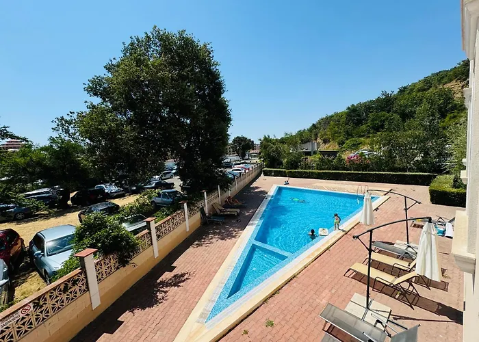 Astoria Ii 13 One Bedroom Parter Elenite