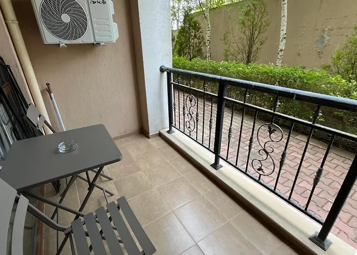 Astoria Ii 13 One Bedroom Parter